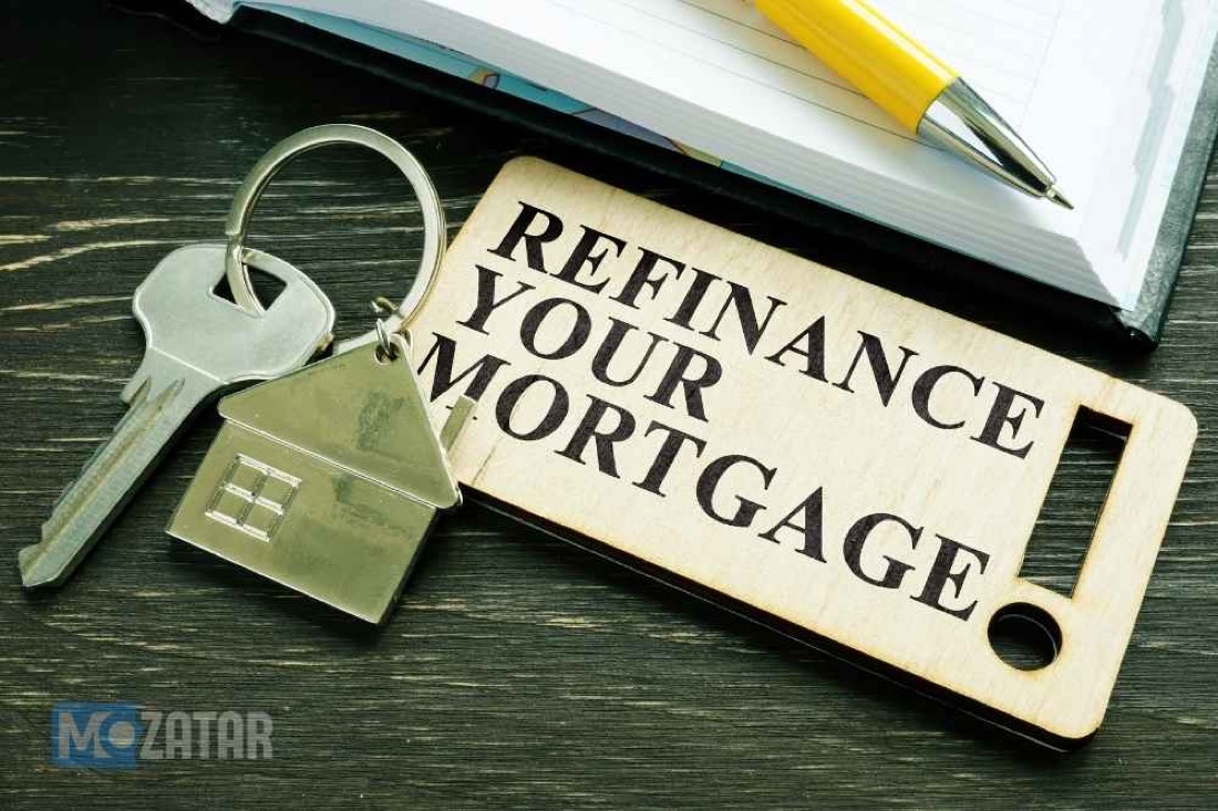 keys-with-a-house-keychain-and-a-wooden-tag-reading-refinance-your-mortgage-on-a-desk