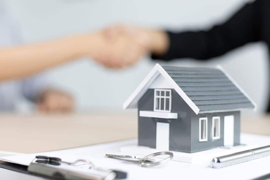 refinance-mortgage-loans-usa-california-mortgage-broker-handshake